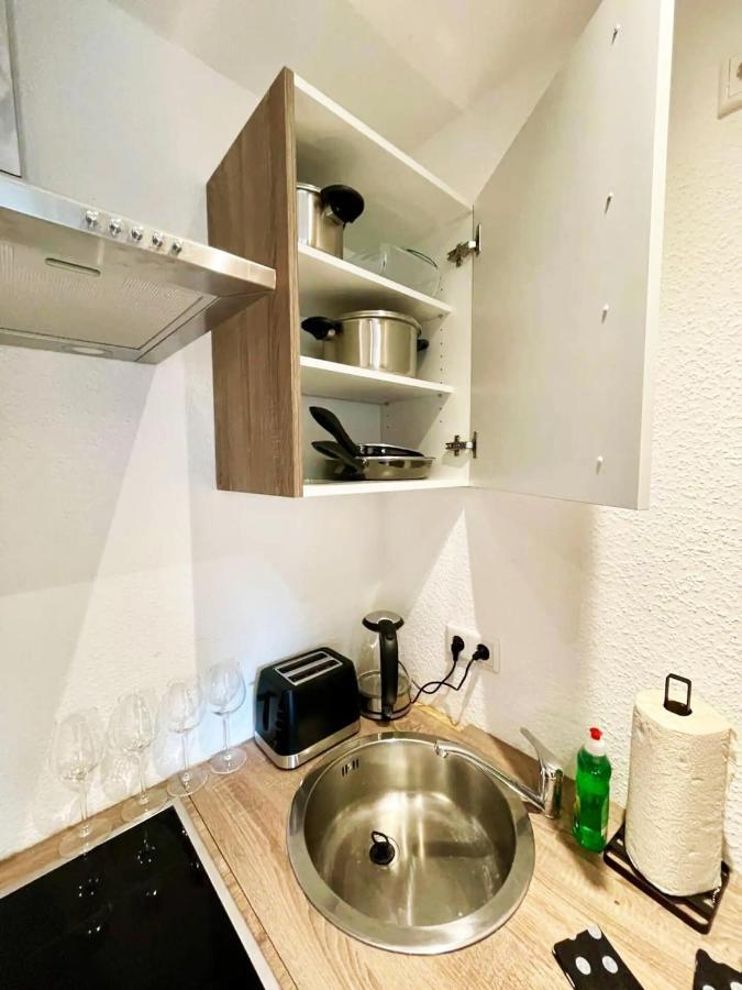 Cozy Apartment With Kitchen + Balcony New! Essen Buitenkant foto